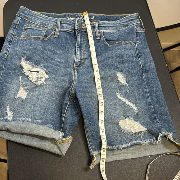 Universal Threads Cut off shorts. Size 14/32R. Stretchy material. - Picture 7 of 9